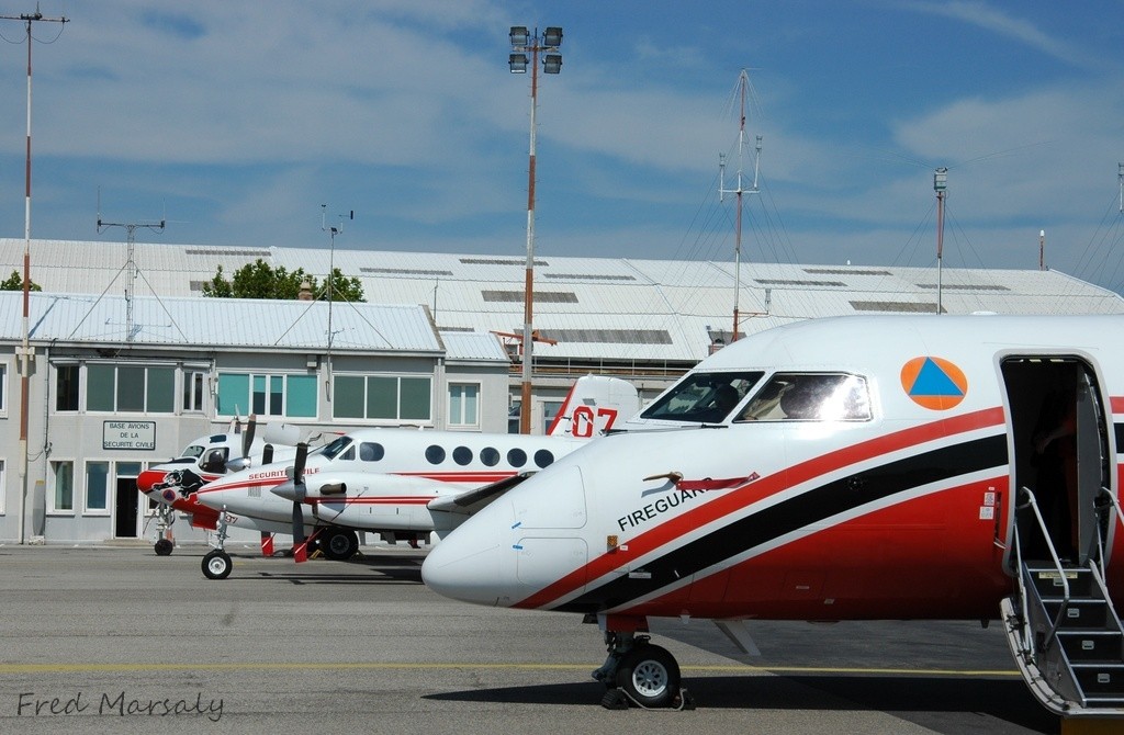 Tracker Be200 et Q400