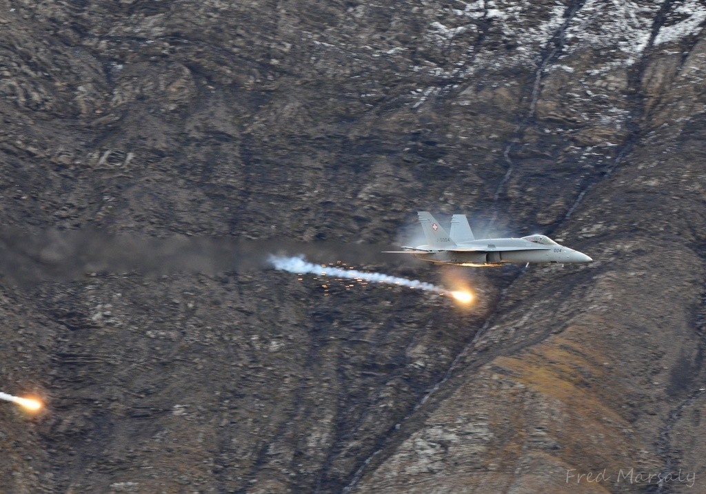 Axalp Passager F-18 leurres