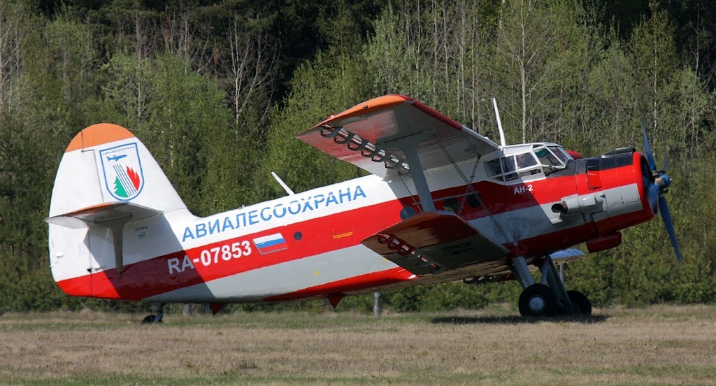 Northwest_Air_Base_(Avialesookhrana)_Antonov_(PZL-Mielec)_An-2_Dvurekov-4