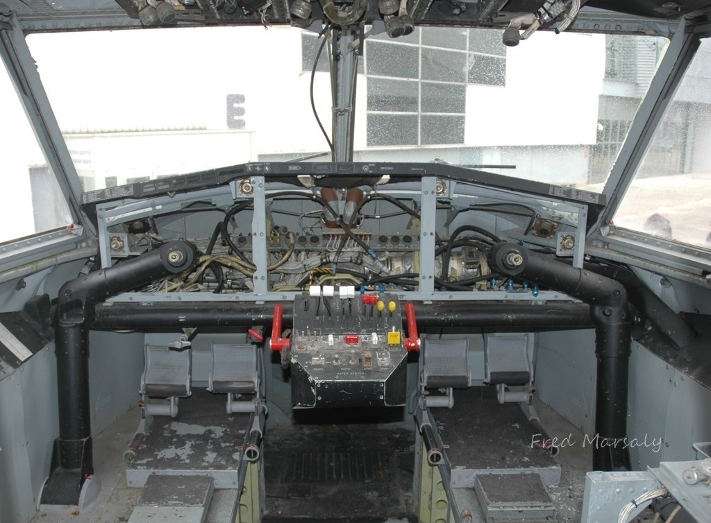 Cockpit P23 MAE