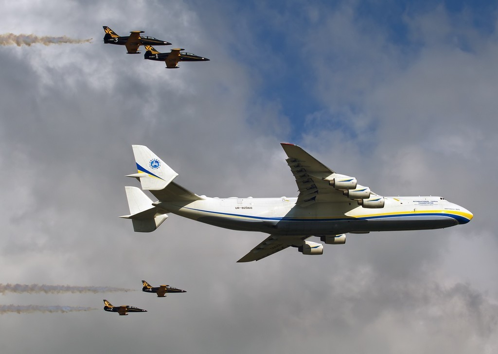 Antonov_An-225_ (Oleg V. Belyakov - AirTeamImages) 2012