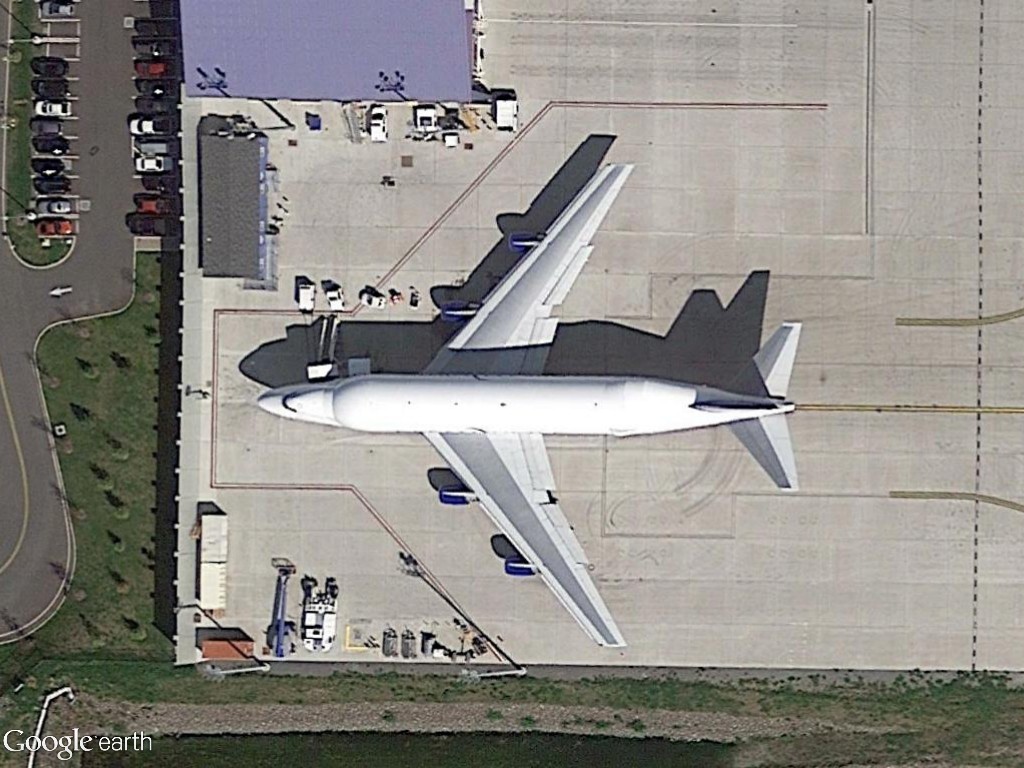 Boeing 747LCF Everett