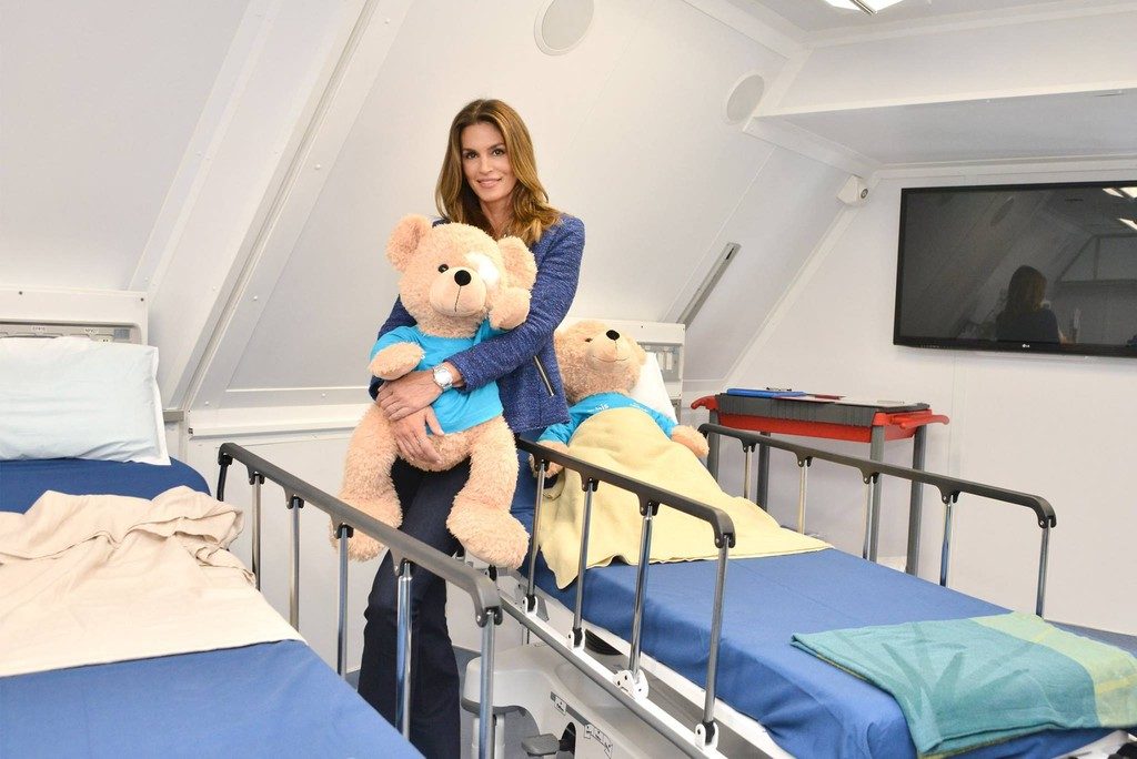 MD-10 Orbis Cindy Crawford and nounours (Orbis) 1024